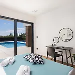 Old Olive Iii - Heated Pool - By Vivi Rent * 보드냔