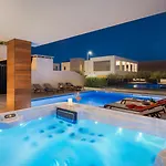 Old Olive Iii - Heated Pool - By Vivi Rent 빌라 *