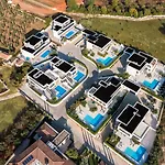 Old Olive Iii - Heated Pool - By Vivi Rent *