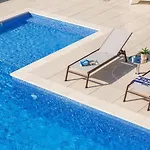 Old Olive Iii - Heated Pool - By Vivi Rent 보드냔
