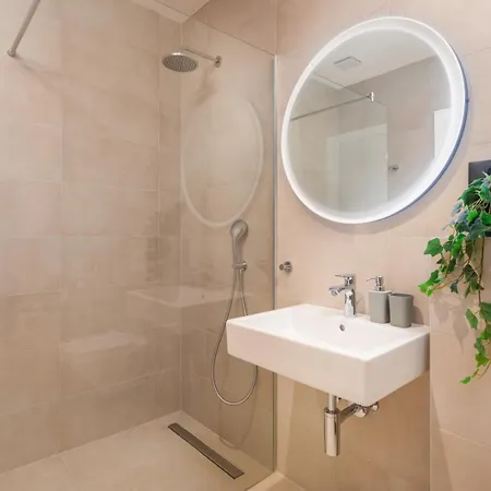 Old Olive Iii By Vivi Rent ヴィラ ボドニャン