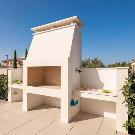 Old Olive Iii By Vivi Rent Villa *