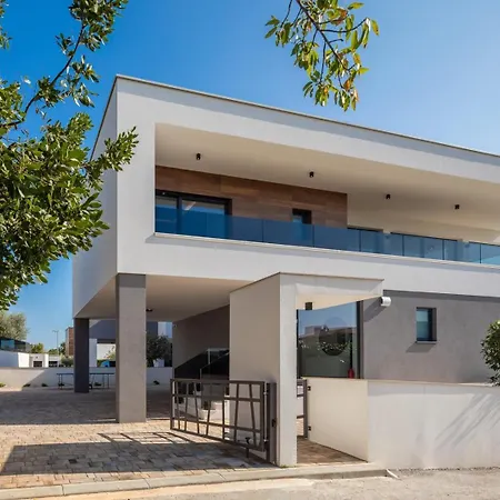 Old Olive Iii - Heated Pool - By Vivi Rent
