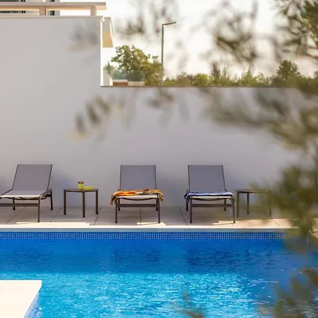 Old Olive Iii By Vivi Rent Villa