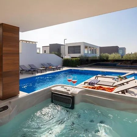 Old Olive Iii By Vivi Rent Villa *