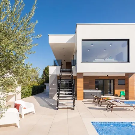 Old Olive Iii - Heated Pool - By Vivi Rent