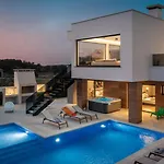 Old Olive Iii - Heated Pool - By Vivi Rent *