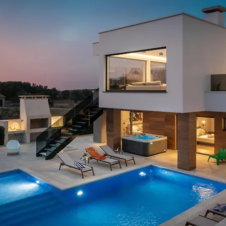 Old Olive Iii - Heated Pool - By Vivi Rent *