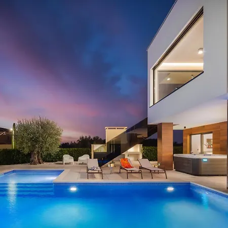 Old Olive Iii - Heated Pool - By Vivi Rent *