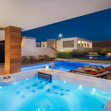 Old Olive Iii - Heated Pool - By Vivi Rent Villa *