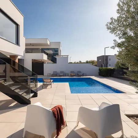 Old Olive Iii By Vivi Rent Villa